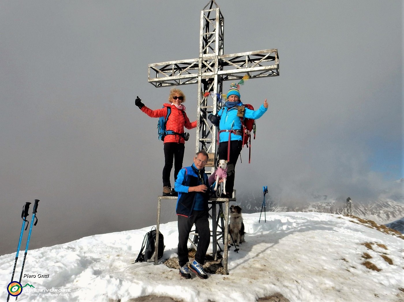 52 Alla croce di Cima Grem (2049 m).jpg